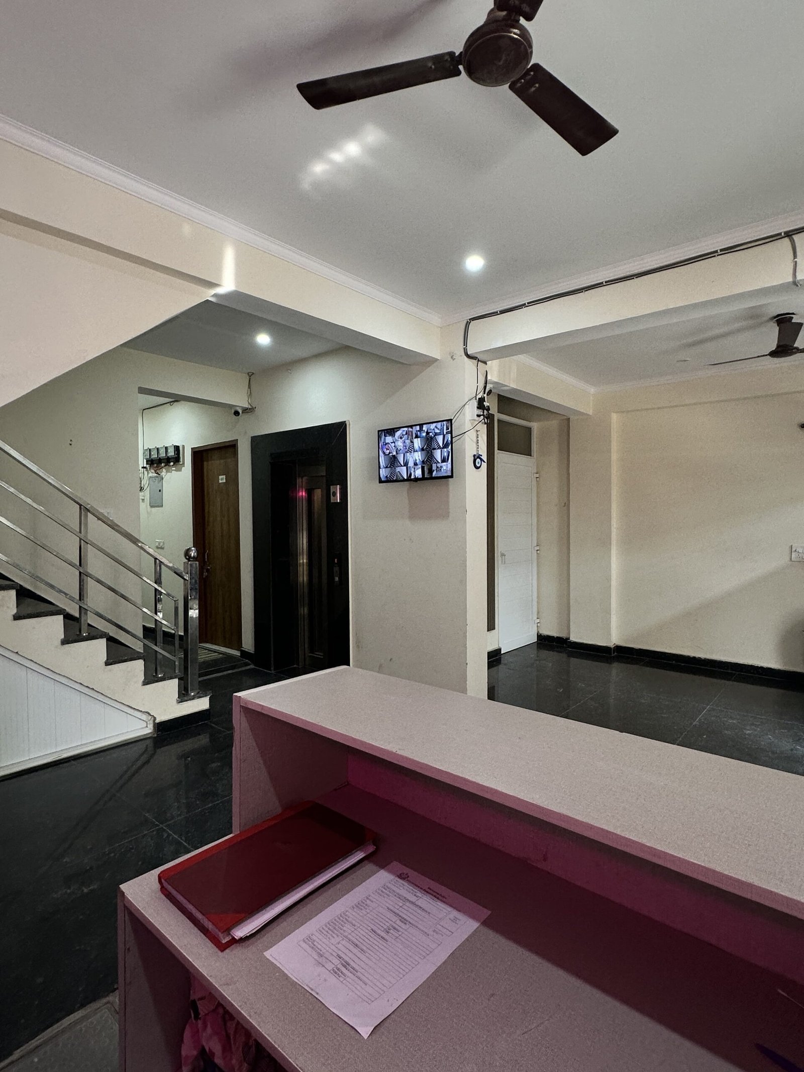Single room PG in Gurugram with modern interior and comfortable living space