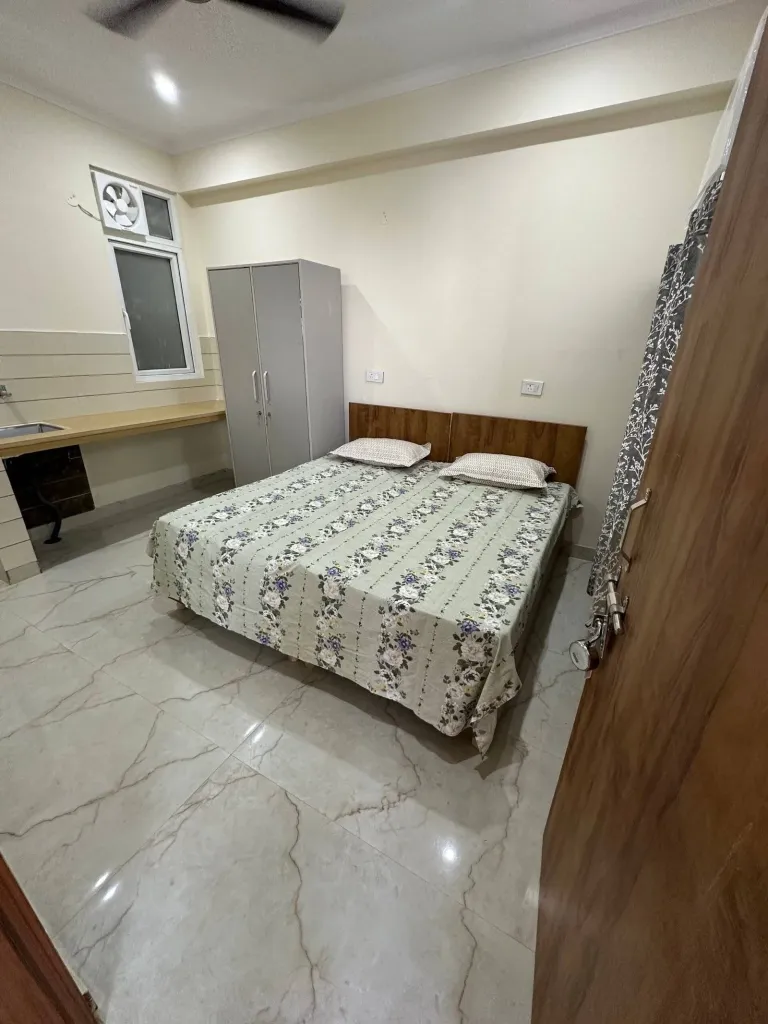 Premium PG room in Udyog Vihar Phase 4 Gurugram with modern interior